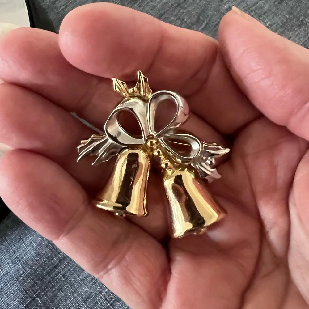 BROOCH Holiday Gold and Silver Bells with Bows
